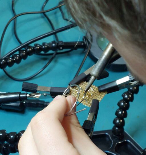 Nahaufnahme: etwas wird gelötet